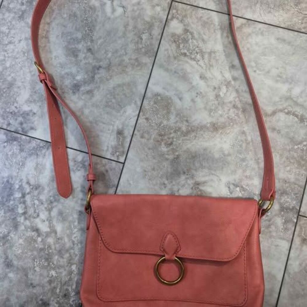 Universal Thread purse